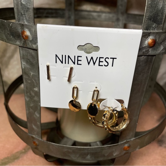 NINE WEST GOLD STUD HOOPS - Picture 5 of 6